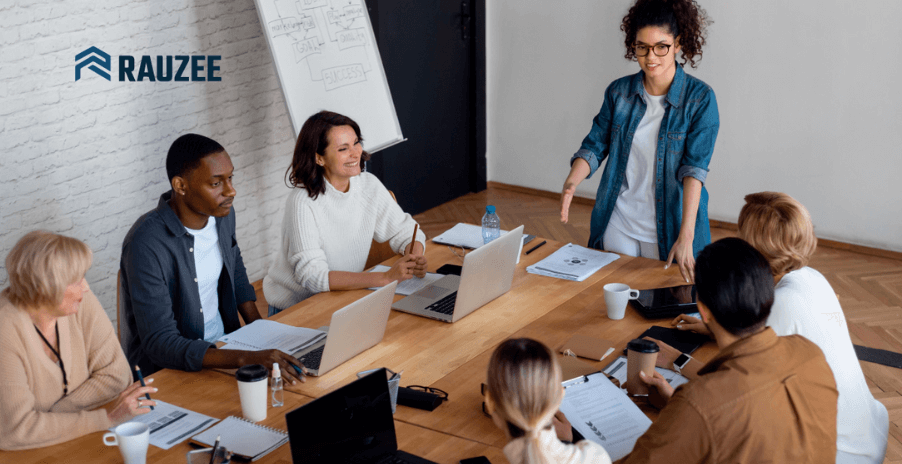 Pessoas reunidas realizando um Scrum