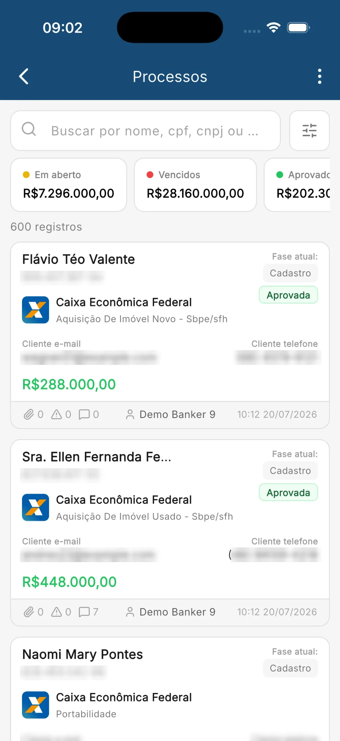 Lista de processos no aplicativo Rauzee, com a busca por nome ou CPF, o banco, o tipo de operação, o valor e a fase atual de cada processo
